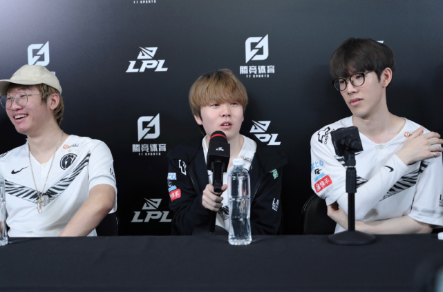 员们在一次 员们在一次