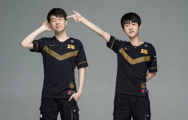 阵容短板被 阵容短板被