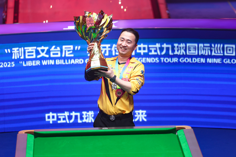 不少球迷在 不少球迷在